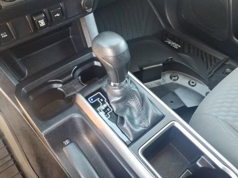 Used 2021 Toyota Tacoma SR5 AWD/4WD image 19
