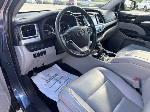 Used 2019 Toyota Highlander XLE AWD/4WD image 8