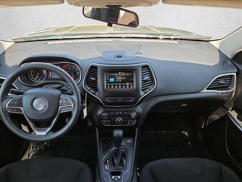 Used 2019 Jeep Cherokee Latitude w/ Popular Appearance Group FWD image 17