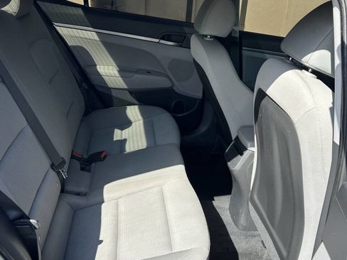 Used 2017 Hyundai Elantra SE FWD image 14