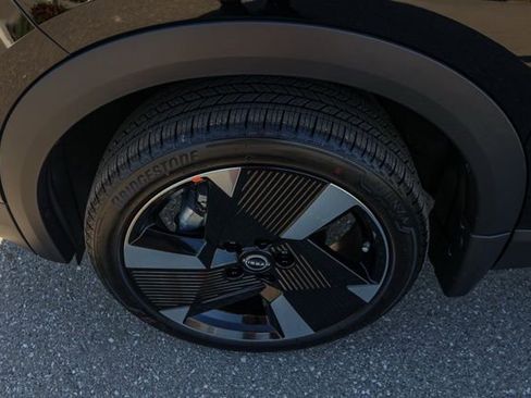 New 2025 Nissan Kicks SR image 11