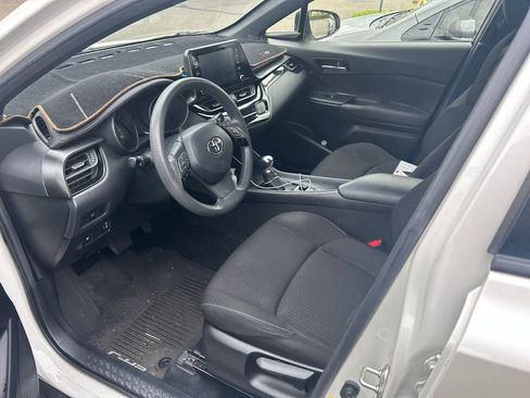 Used 2019 Toyota C-HR LE FWD image 9