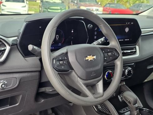 Used 2025 Chevrolet TrailBlazer LT AWD/4WD image 23