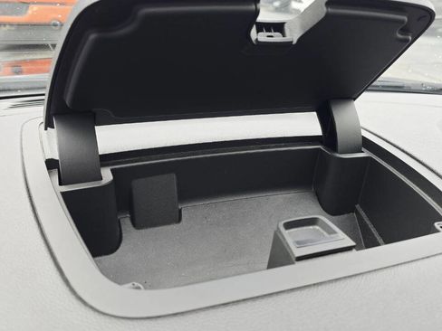 Used 2017 Chevrolet Traverse LT image 32