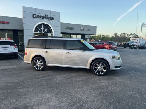 Used 2019 Ford Flex SE image 2