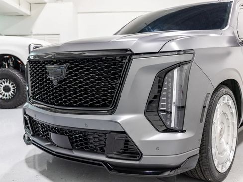Used 2026 Cadillac Escalade V w/ LPO, Onyx Lite Package AWD/4WD image 6