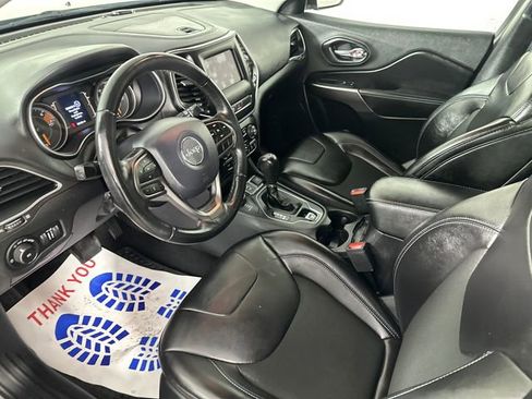 Certified 2019 Jeep Cherokee Latitude Plus w/ Cold Weather Group image 23