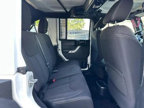 Used 2013 Jeep Wrangler Unlimited Rubicon w/ Connectivity Group AWD/4WD image 25