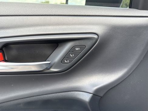 Used 2023 Toyota Crown Limited image 20