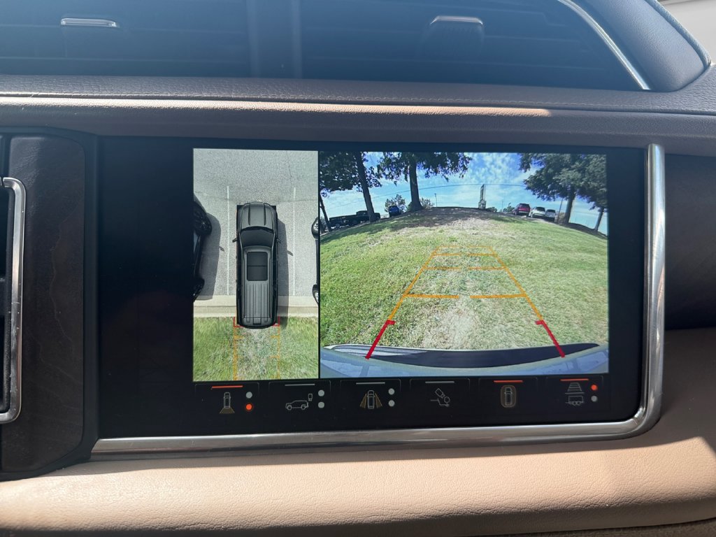Used 2024 GMC Yukon Denali w/ Advanced Technology Package AWD/4WD image 21