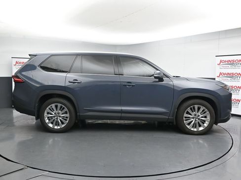 Used 2025 Toyota Grand Highlander AWD image 9