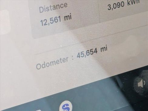 Used 2021 Tesla Model 3 Standard Range Plus image 11