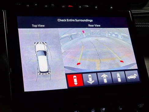 Used 2022 Jeep Grand Cherokee Limited w/ Luxury Tech Group II image 33