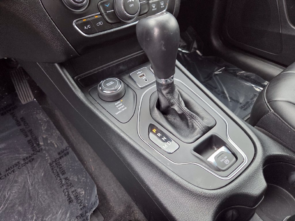 Used 2022 Jeep Cherokee Latitude w/ Trailer Tow Group AWD/4WD image 31