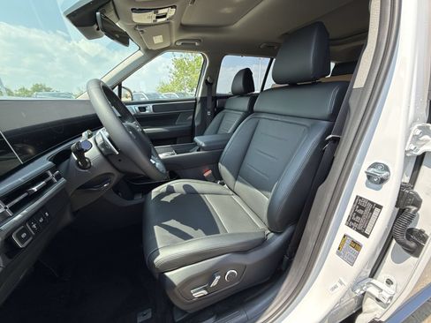 Certified 2026 Hyundai Santa Fe Limited AWD/4WD image 12