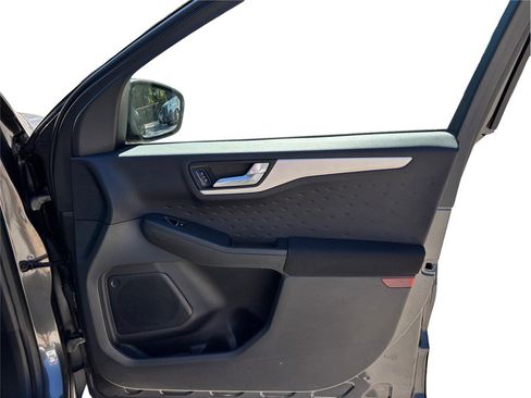 Used 2020 Ford Escape SE image 41