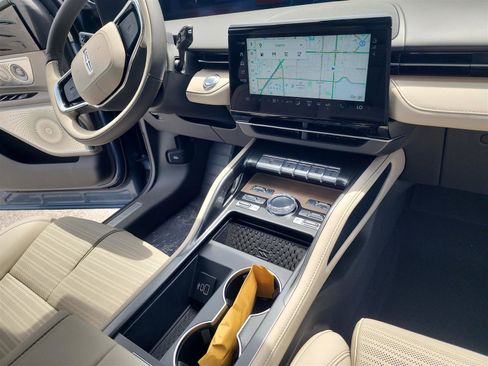 New 2025 Lincoln Nautilus Reserve image 28