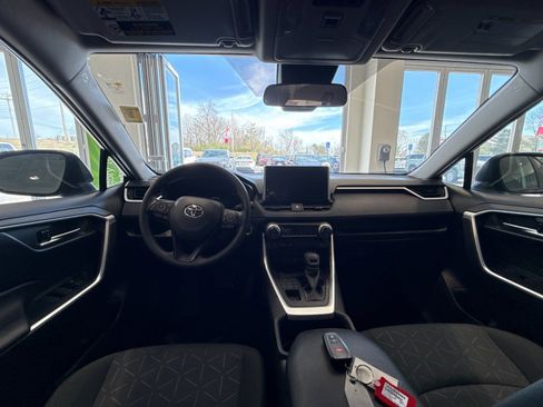 Used 2025 Toyota RAV4 XLE image 13