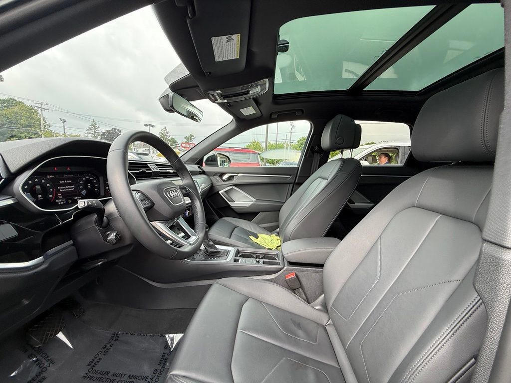 Used 2025 Audi Q3 2.0T Premium Plus w/ Premium Plus Package AWD/4WD image 27