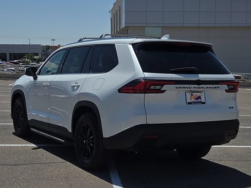 New 2026 Toyota Grand Highlander FWD image 3