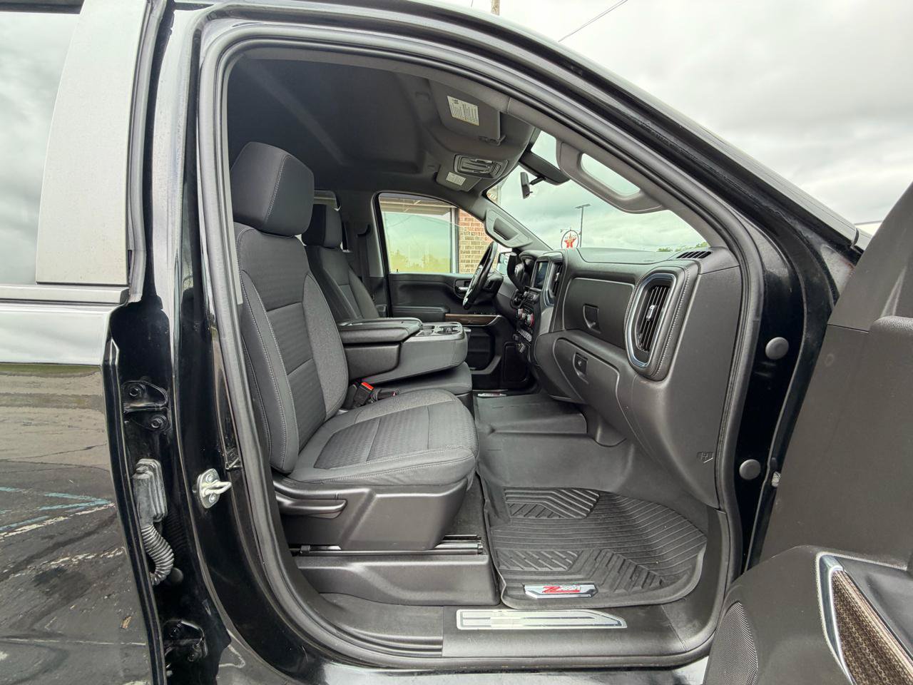 Used 2020 Chevrolet Silverado 1500 RST AWD/4WD image 24