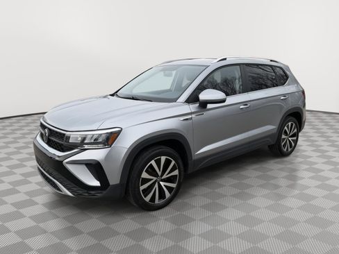 Used 2022 Volkswagen Taos SE image 5