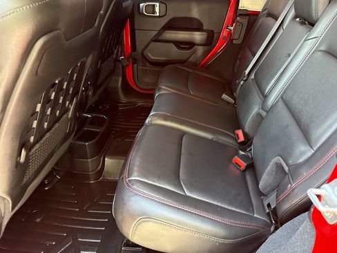 Used 2022 Jeep Wrangler Unlimited Rubicon w/ LED Lighting Group AWD/4WD image 11