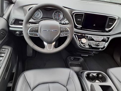 New 2026 Chrysler Pacifica Select image 11