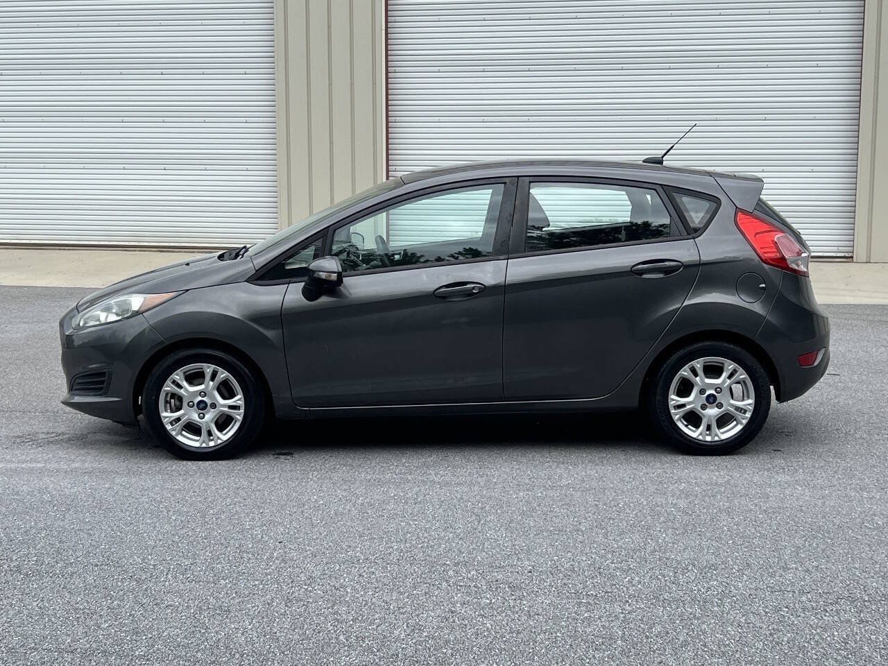 Used 2015 Ford Fiesta SE FWD image 3
