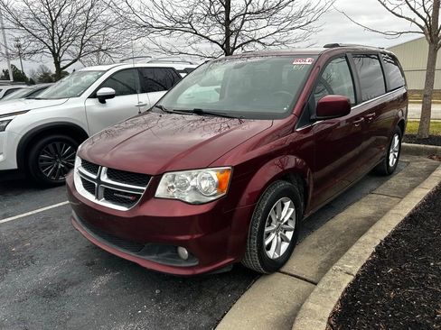 Used 2019 Dodge Grand Caravan SXT image 2