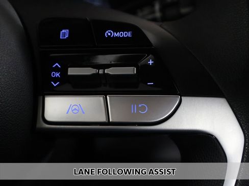 Used 2023 Hyundai Elantra SEL image 3