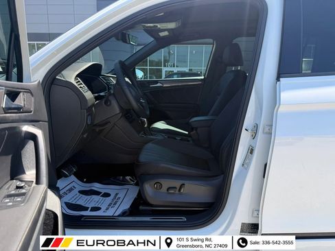 Used 2022 Volkswagen Tiguan SE R-Line FWD image 10