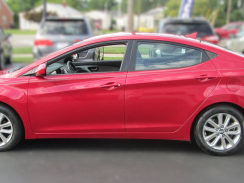 Used 2015 Hyundai Elantra SE w/ Option Group 02 FWD image 4