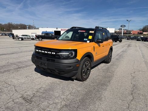 Used 2022 Ford Bronco Sport Outer Banks w/ Tech Package image 2