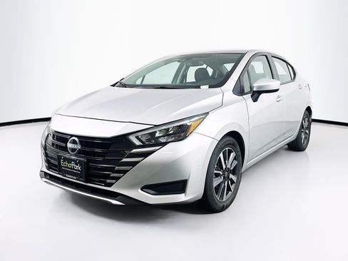 Used 2025 Nissan Versa SV FWD image 3