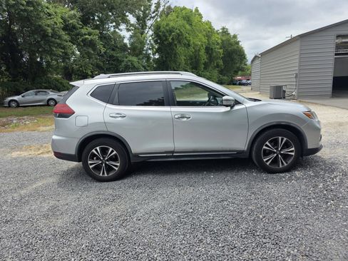 Used 2018 Nissan Rogue SL FWD image 17