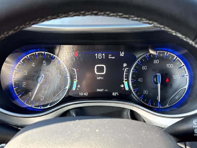Used 2026 Chrysler Pacifica Limited FWD image 24