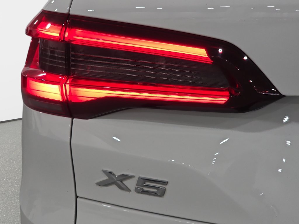 Used 2021 BMW X5 xDrive40i AWD/4WD image 28