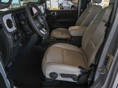 Used 2024 Jeep Wrangler Unlimited Sahara w/ Technology Group AWD/4WD image 9
