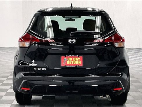 New 2025 Nissan Kicks Play S image 4