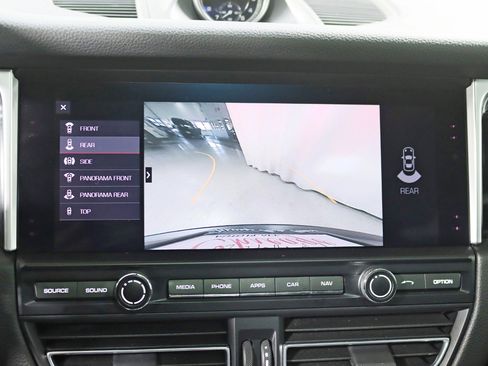 Used 2021 Porsche Macan image 18