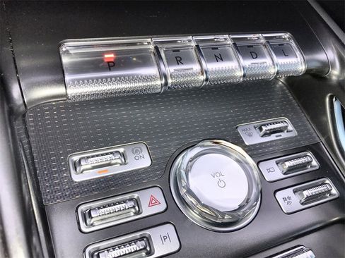 Used 2025 Lincoln Nautilus Premier w/ Jet Appearance Package image 20