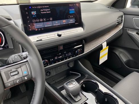 New 2026 Nissan Rogue Platinum image 18