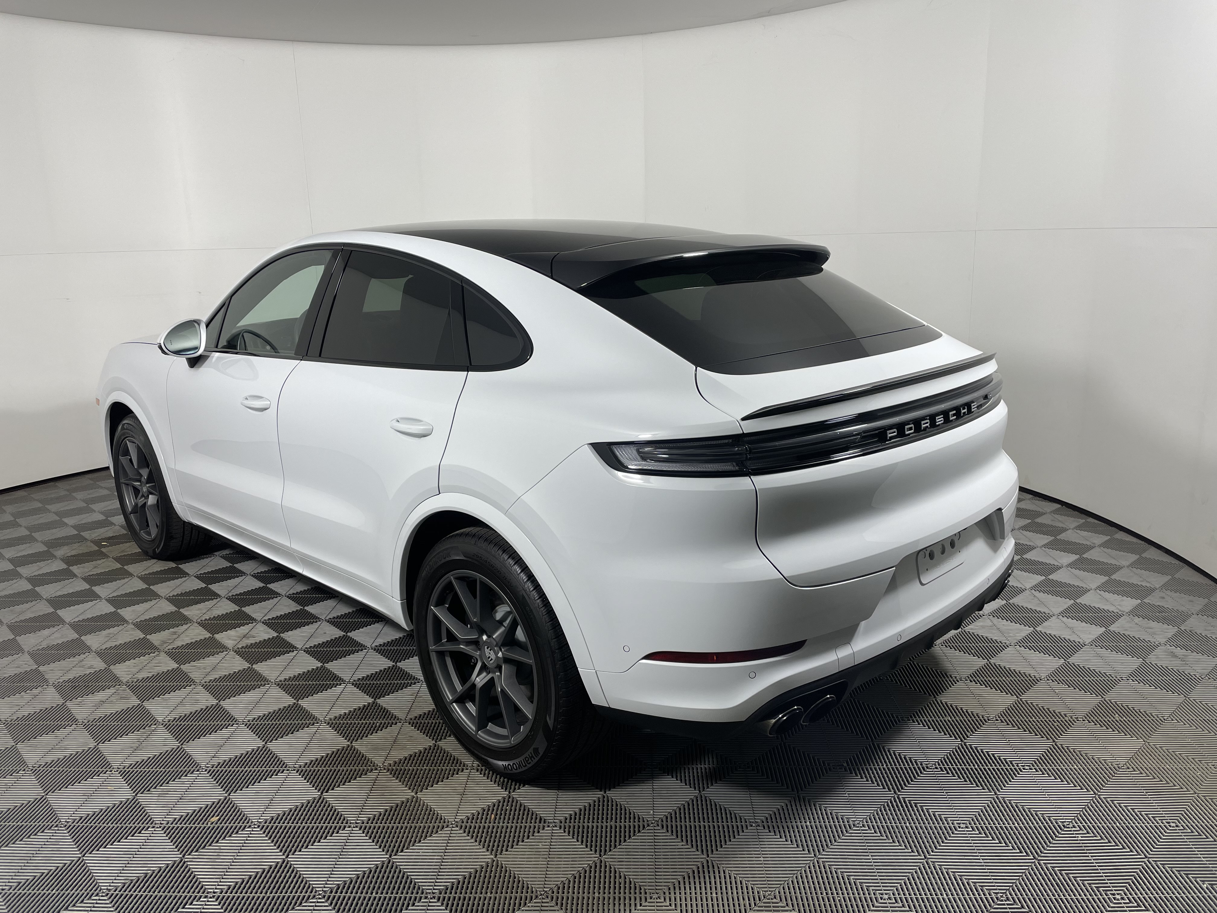 Used 2025 Porsche Cayenne Coupe AWD/4WD image 3