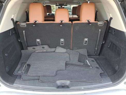 Used 2025 Nissan Pathfinder Platinum w/ Black Appearance Package FWD image 28