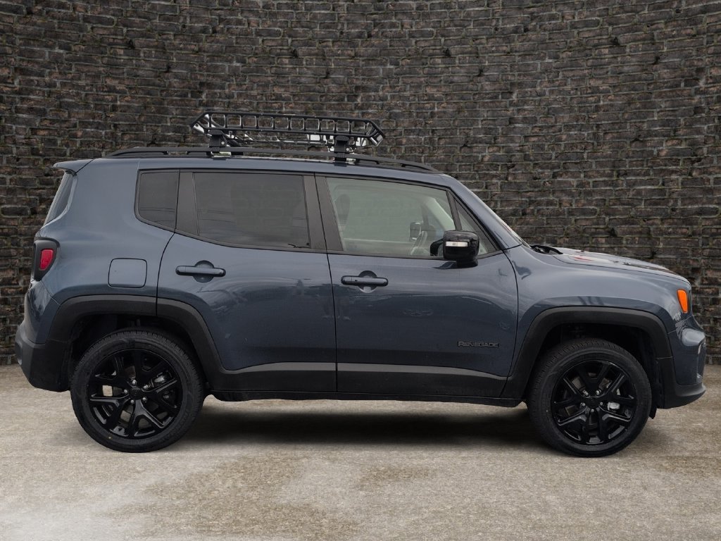 Used 2023 Jeep Renegade Altitude AWD/4WD image 3