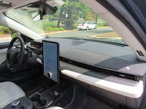 Used 2021 Ford Mustang Mach-E Premium AWD/4WD image 17