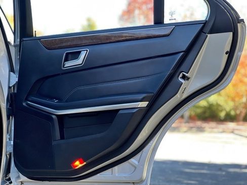 Used 2016 Mercedes-Benz E 350 4MATIC Sedan image 18