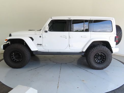 Used 2023 Jeep Wrangler Unlimited Sahara AWD/4WD image 6