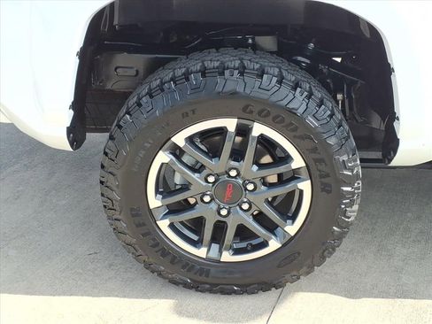 Used 2025 Toyota Tacoma TRD Sport AWD/4WD image 13